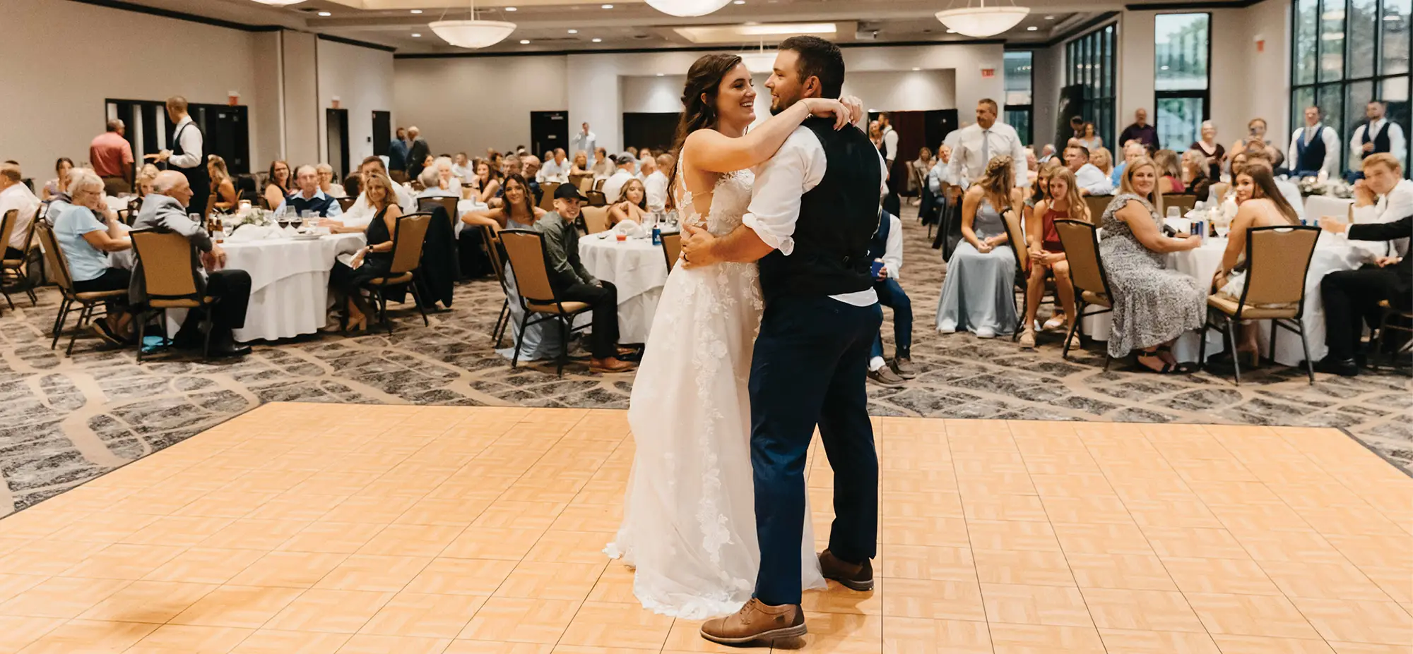 couple dancing at Sunnybrook Country Club